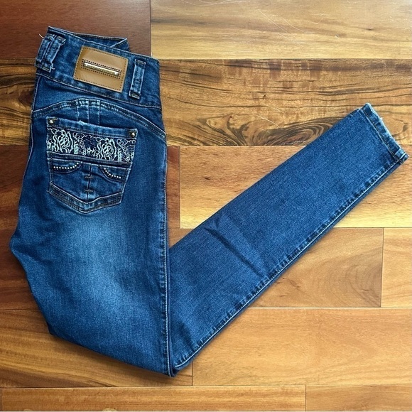 Sexy Couture Columbian Jeans - Picture 1 of 12